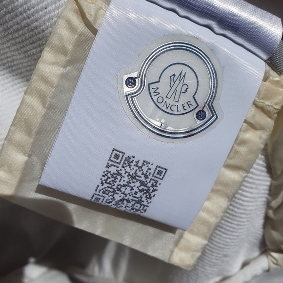 Moncler jacket with hood, down feathers, small - Picture 7 of 7